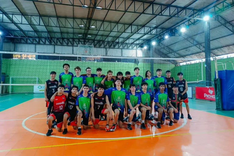 El equipo de Cuervos Voleibol de Minga se destacó en Brasil