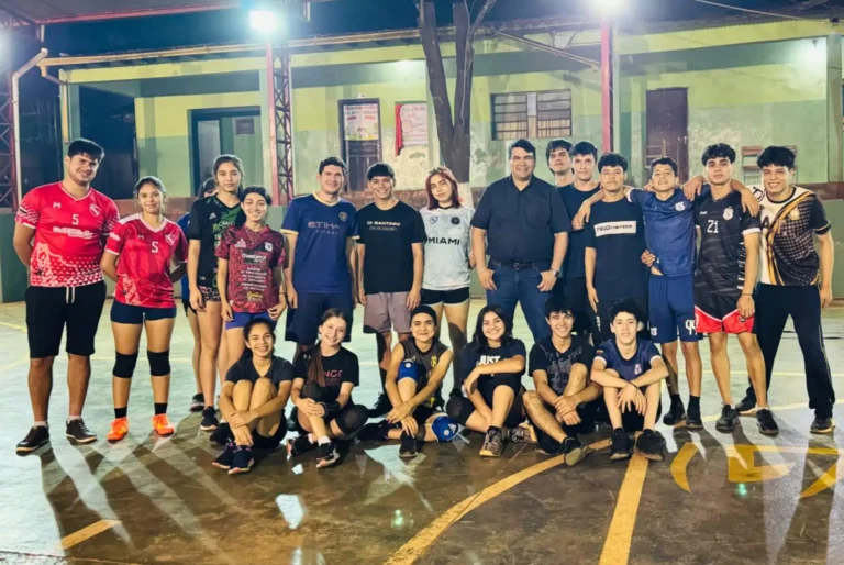 La visita de Diego Ríos a la escuela de voleibol Cuervos: Un impulso para los jóvenes