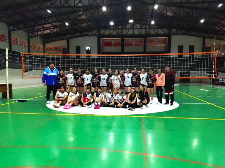¡Cuervos Voleibol vuela alto!